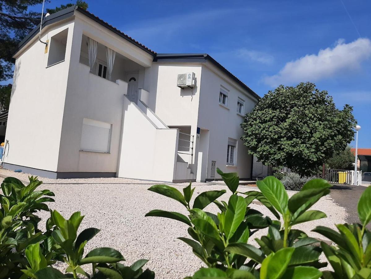 Apartman Bunaric ヴィル エクステリア 写真